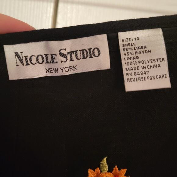 Nicole Studio, 14 | High Rise Linen-Blend Floral Embroidered Crop Wide Leg Pants - Picture 6 of 6